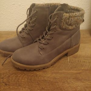 Girls boots size 2